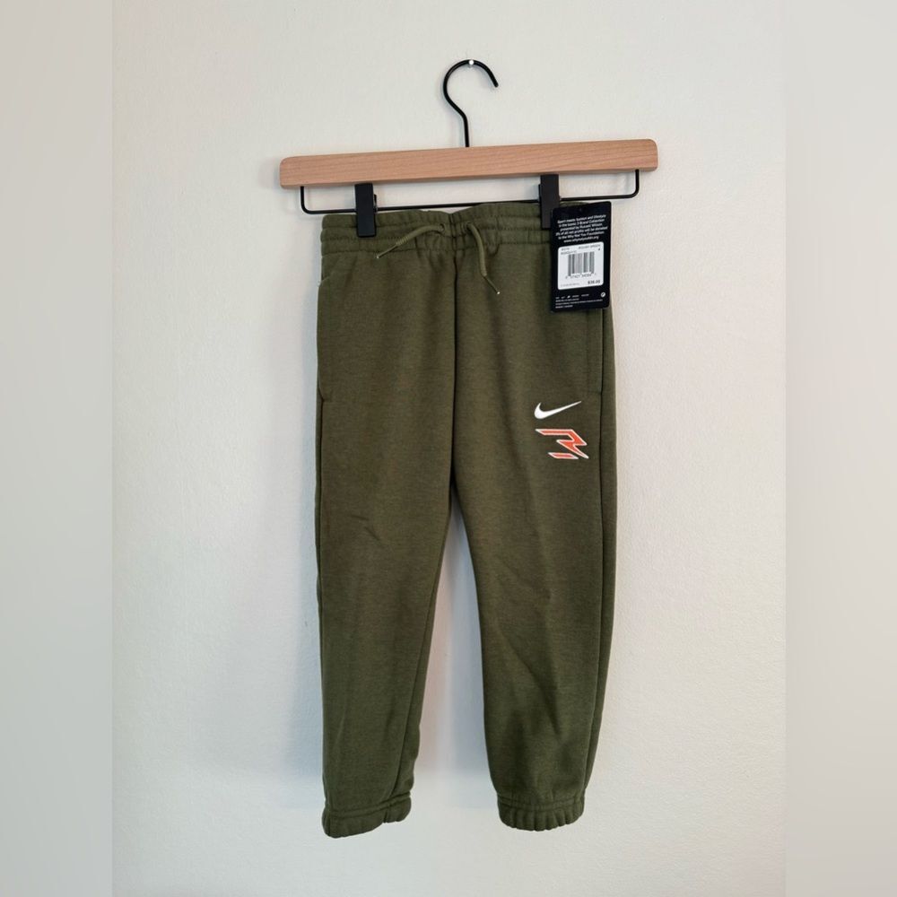 NWT Nike 3Brand By Russell Wilson Boys Green Jogger
Sweatpants - Size 4 xs